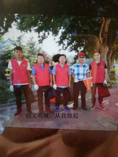 青島宇通管業(yè)有限公司董事長陳建軍—— 攜手青年企業(yè)家商會(huì)參加“膠州市創(chuàng)文明城”義工活動(dòng)